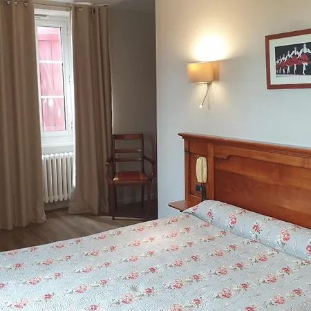 호텔 Hotels Logis Eskualduna Chez Katina 2*