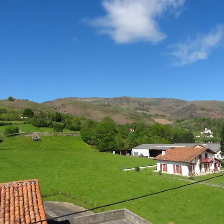 Отель Eskualduna Chez Katina Saint-Martin-d'Arrossa