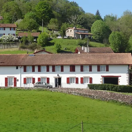 Отель Eskualduna Chez Katina Saint-Martin-d'Arrossa