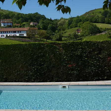Hotels Logis Eskualduna Chez Katina فندق